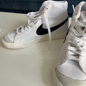 Nike Blazer Mid 77